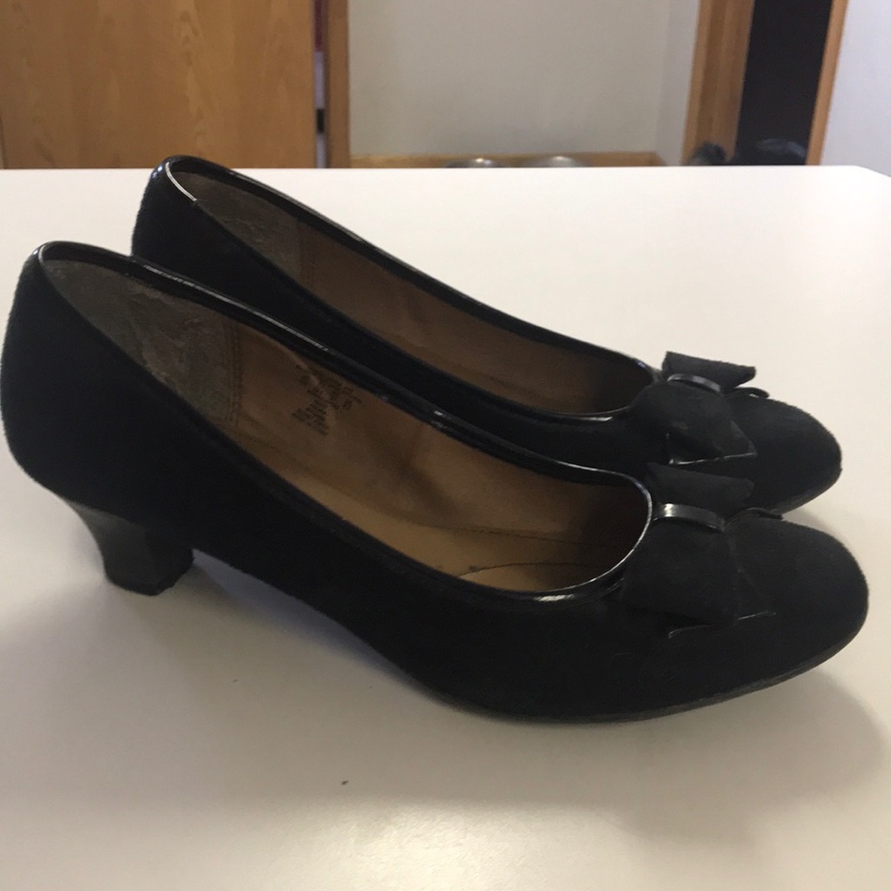 Low heel bow shoes